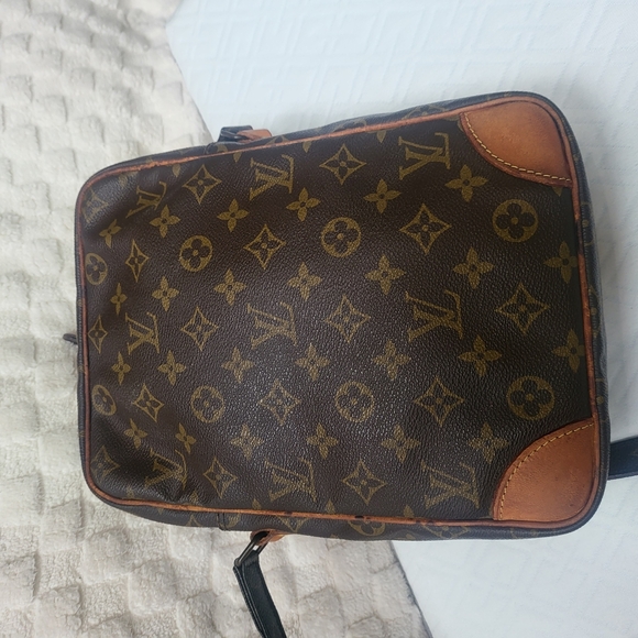 Louis Vuitton Louis Vuitton Monogram Danube Mm Bag - Picture 2 of 12